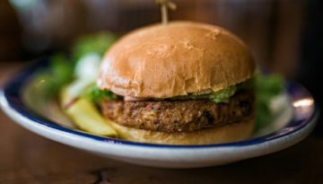 Vegan ναι, μπιφτέκια όχι – Να μη βαφτίζουμε «κρέας» τα φυτικά παρασκευάσματα προτείνει το Ευρωκοινοβούλιο