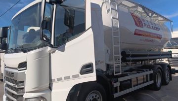 Η ERGOTRAK ενισχύει την αποδοτικότητα στις μεταφορές της εταιρίας Μύλοι Δάκου, με νέο σιλοφόρο τριαξονικό φορτηγό DAF