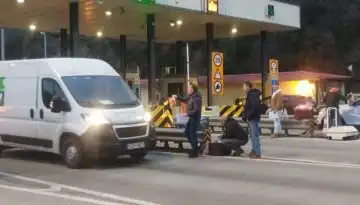 &Alpha;&gamma;&rho;ό&tau;&epsilon;&sigmaf; &tau;&eta;&sigmaf; &Theta;&epsilon;&sigma;&pi;&rho;&omega;&tau;ί&alpha;&sigmaf; &mu;&omicron;ί&rho;&alpha;&sigma;&alpha;&nu; &mu;&alpha;&nu;&tau;&alpha;&rho;ί&nu;&iota;&alpha; &sigma;&tau;&alpha; &delta;&iota;ό&delta;&iota;&alpha; &Tau;ύ&rho;&iota;&alpha;&sigmaf;