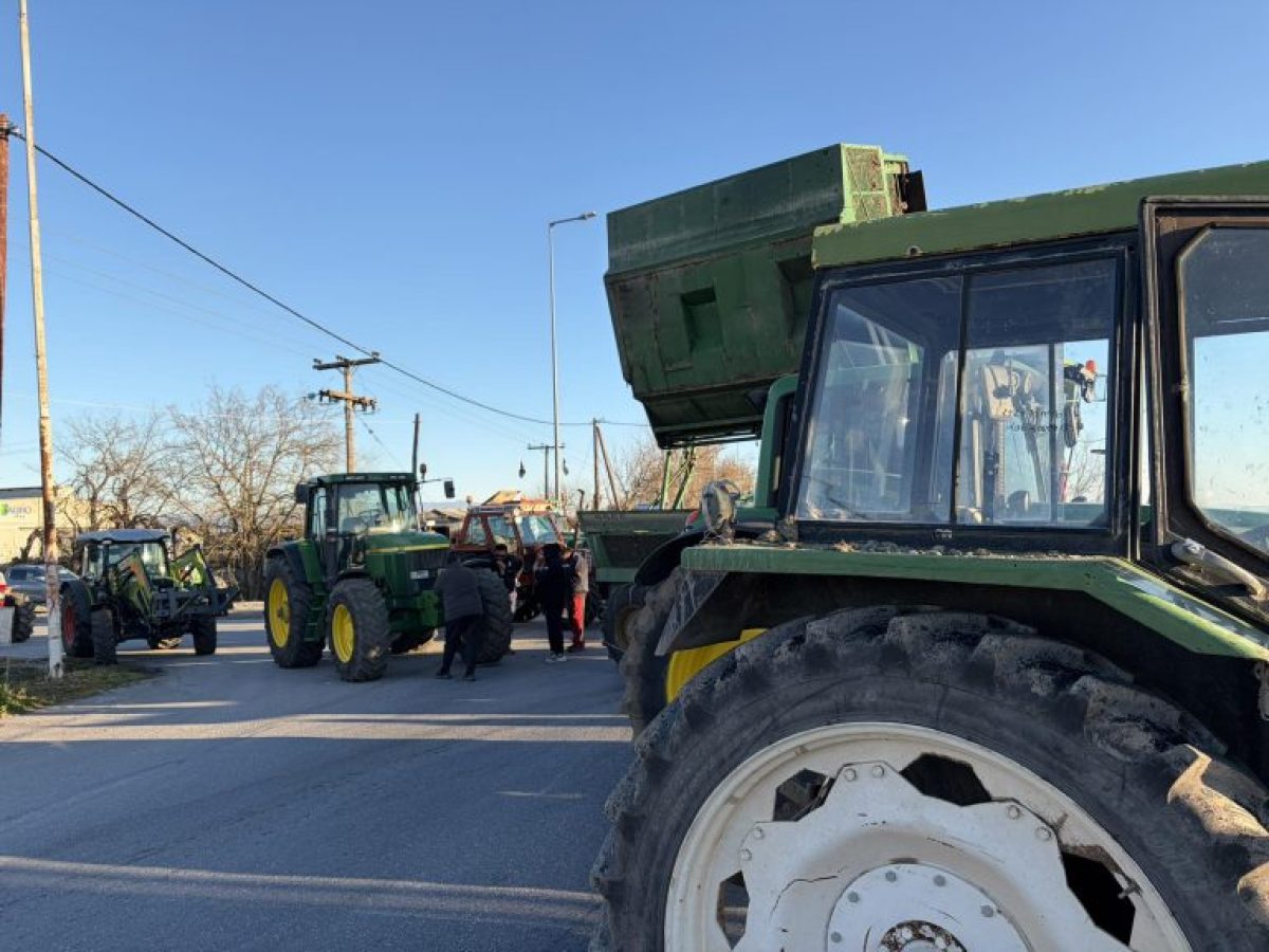 Mπλόκο Νίκαιας: Έκλεισαν και την παλιά εθνική οδό Λάρισας – Βόλου