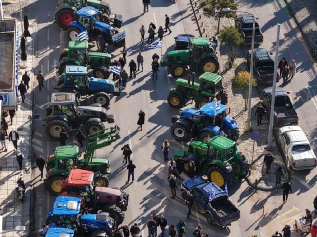 Μπλόκα αγροτών: Εξετάζεται η παρέμβαση εισαγγελέα λίγο πριν τα Χριστούγεννα – Οι ανοιχτοί δρόμοι και τα «ελεύθερα» διόδια