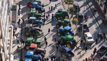 Μπλόκα αγροτών: Εξετάζεται η παρέμβαση εισαγγελέα λίγο πριν τα Χριστούγεννα – Οι ανοιχτοί δρόμοι και τα «ελεύθερα» διόδια