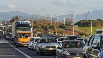 Μπλόκα αγροτών: Ουρά χιλιομέτρων στην Αθηνών – Λαμίας – Το αδιαχώρητο στην περιμετρική της Πάτρας, απελπισμένοι οδηγοί στ
