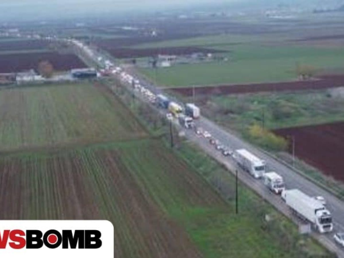 Μπλόκα αγροτών: Ουρές χιλιομέτρων και ταλαιπωρία στην παράκαμψη Θήβα – Αλίαρτος