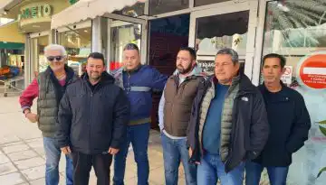 &ldquo;&Delta;&epsilon;&nu; έ&chi;&omicron;&upsilon;&mu;&epsilon; &kappa;&omicron;&mu;&mu;&alpha;&tau;&iota;&kappa;έ&sigmaf; &tau;&alpha;&upsilon;&tau;ό&tau;&eta;&tau;&epsilon;&sigmaf;&rdquo; &lambda;έ&nu;&epsilon; &omicron;&iota; &alpha;&gamma;&rho;ό&tau;&epsilon;&sigmaf; &tau;&omicron;&upsilon; &mu;&pi;&lambda;ό&kappa;&omicron;&upsilon; &tau;&eta;&sigmaf; &Kappa;&omicron;&mu;&omicron;&tau;&eta;&nu;ή&sigmaf; -&Alpha;&nu;&alpha;&kappa;&omicron;ί&nu;&omega;&sigma;&eta; &pi;&omicron;&upsilon; &kappa;&alpha;&tau;&alpha;&delta;&iota;&kappa;ά&zeta;&epsilon;&iota; &tau;&eta;&nu; &epsilon;&nu;έ&rho;&gamma;&epsilon;&iota;&alpha; &sigma;&tau;&omicron;