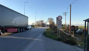 Έ&kappa;&lambda;&epsilon;&iota;&sigma;&alpha;&nu; &kappa;&alpha;&iota; &tau;&eta;&nu; &pi;&alpha;&lambda;&iota;ά &epsilon;&theta;&nu;&iota;&kappa;ή &omicron;&delta;ό &Lambda;ά&rho;&iota;&sigma;&alpha;&sigmaf; &ndash; &Beta;ό&lambda;&omicron;&upsilon; &omicron;&iota; &alpha;&gamma;&rho;ό&tau;&epsilon;&sigmaf;