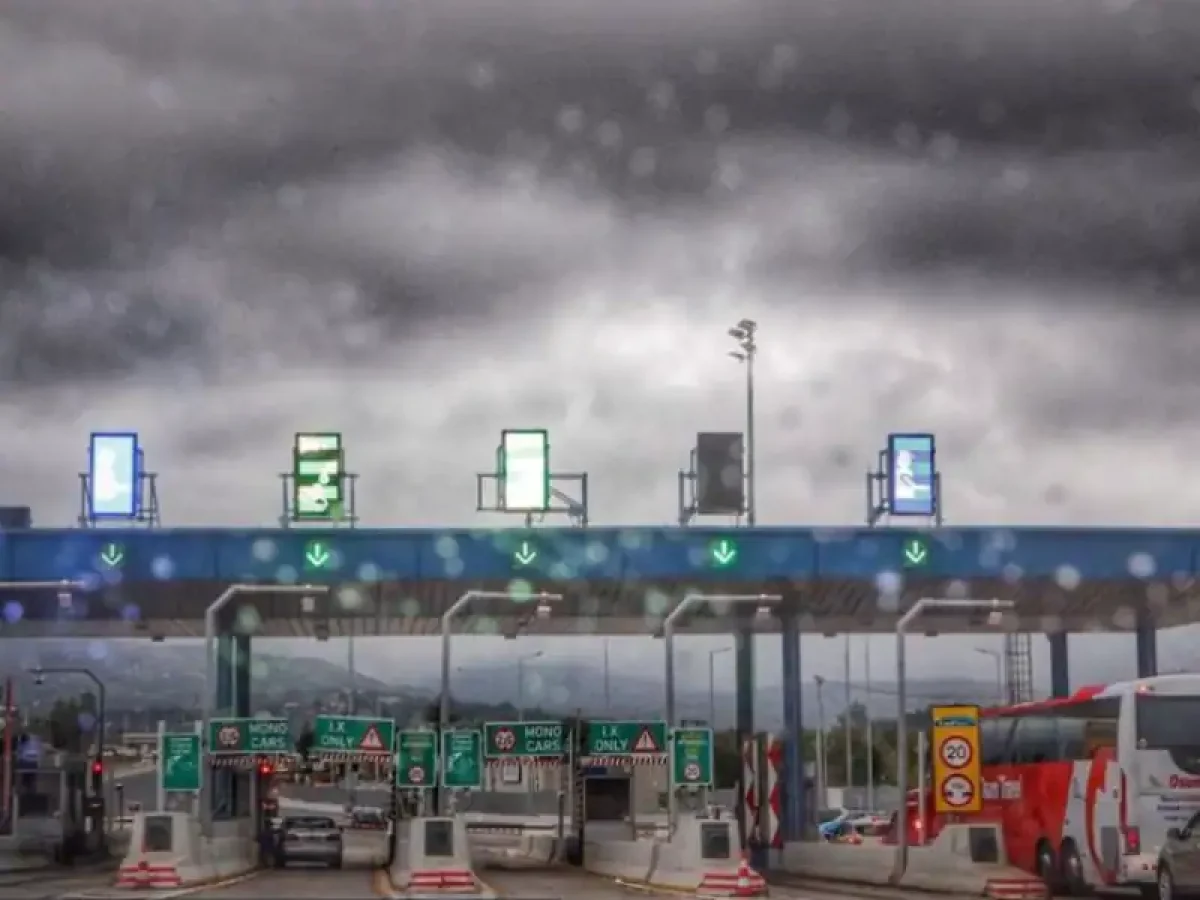 Γιορτές στα μπλόκα με ανοιχτούς δρόμους και ελεύθερα διόδια