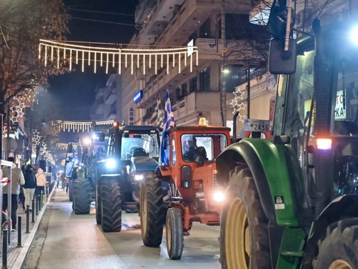 Οι αγρότες ετοιμάζονται για «ρεβεγιόν» στα μπλόκα: Κλιμακώνονται οι κινητοποιήσεις, σκληραίνει η στάση τους μετά τις γιορ