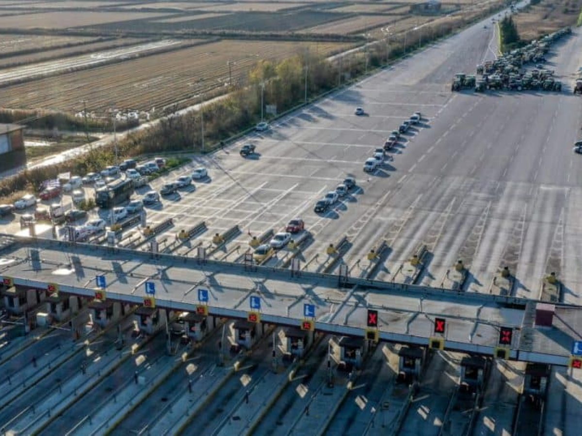 Οι αγρότες κλείνουν στις 12 το ρεύμα προς Αθήνα στο μπλόκο των Μαλγάρων – Κινητοποιήσεις σε Νίκαια και Χαλκίδα