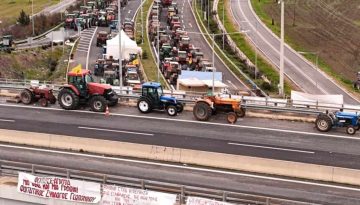Οι αγρότες παραμένουν στα μπλόκα – «Απέτυχε κάθε προσπάθεια κοινωνικού αυτοματισμού» αναφέρουν