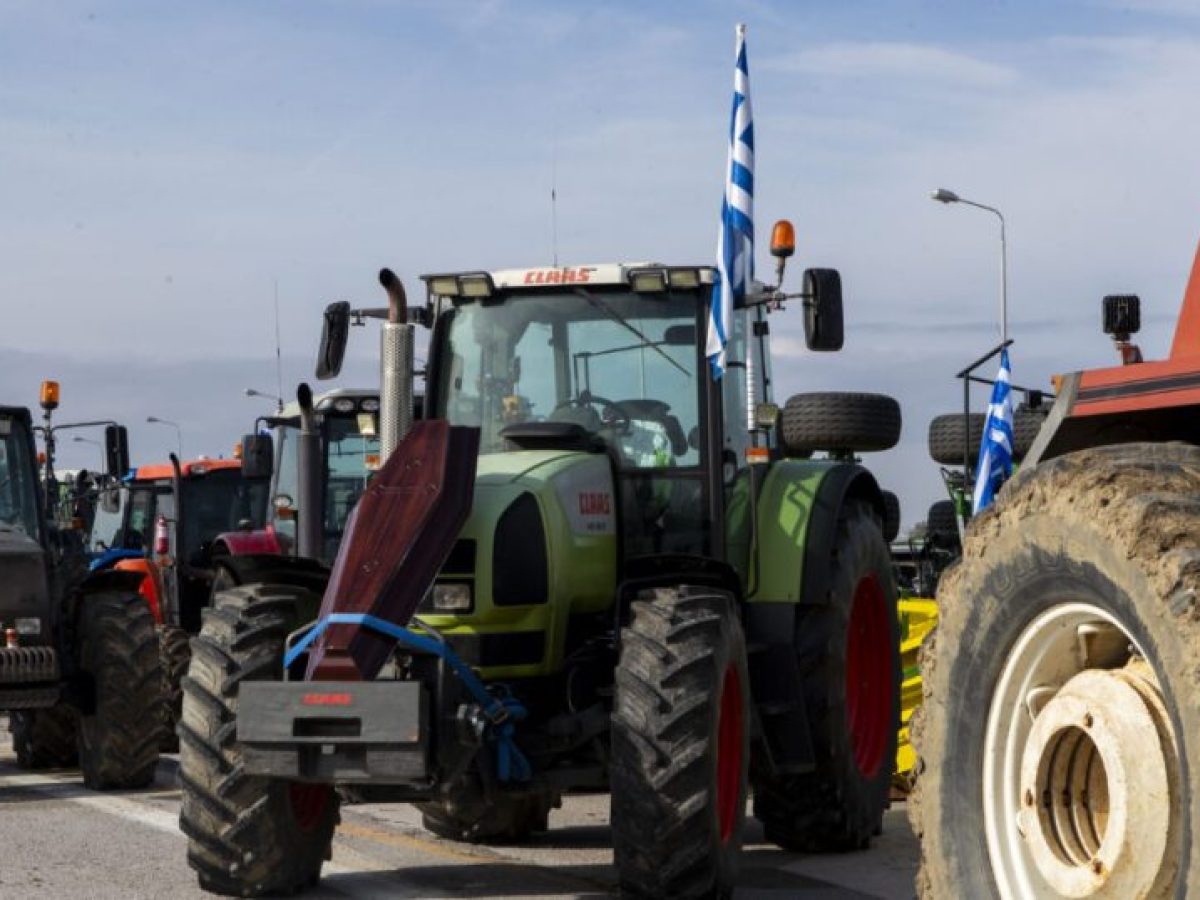 Οι αγρότες της Κορινθίας παρέδωσαν φάκελο με αιτήματα στον Κώστα Τσιάρα