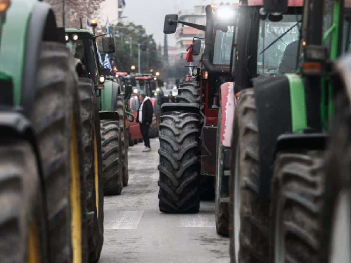 Κινητοποίηση συμπαράστασης στους αγρότες από Ομοσπονδίες και σωματεία στο υπ. Αγροτικής Ανάπτυξης