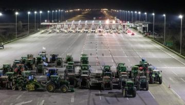 Κινητοποιήσεις: Γιορτές στα μπλόκα οι αγρότες και ραντεβού σε νέα πανελλαδική σύσκεψη