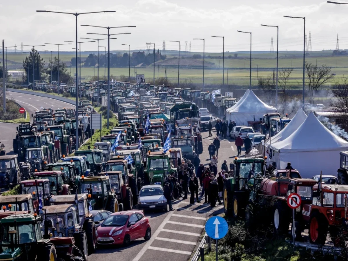 Κλιμακώνουν εκ νέου τα μπλόκα οι αγρότες: Αποφάσισαν αποκλεισμούς δρόμων από σήμερα