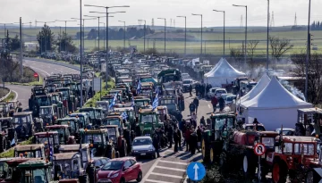 Κλιμακώνουν εκ νέου τα μπλόκα οι αγρότες: Αποφάσισαν αποκλεισμούς δρόμων από σήμερα