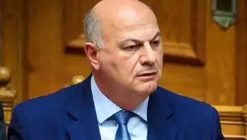 &Kappa;ώ&sigma;&tau;&alpha;&sigmaf; &Tau;&sigma;&iota;ά&rho;&alpha;&sigmaf;: &Tau;&alpha; &mu;&pi;&lambda;ό&kappa;&alpha; &delta;&upsilon;&sigma;&chi;&epsilon;&rho;&alpha;ί&nu;&omicron;&upsilon;&nu; &tau;&eta;&nu; &alpha;&sigma;&phi;&alpha;&lambda;ή &mu;&epsilon;&tau;&alpha;&kappa;ί&nu;&eta;&sigma;&eta; &tau;&omega;&nu; &pi;&omicron;&lambda;&iota;&tau;ώ&nu;, &epsilon;&mu;&pi;&omicron;&delta;ί&zeta;&omicron;&upsilon;&nu; &tau;&eta;&nu; &pi;&rho;ό&sigma;&beta;&alpha;&sigma;&eta; &sigma;&epsilon; &chi;&omega;&rho;&iota;ά