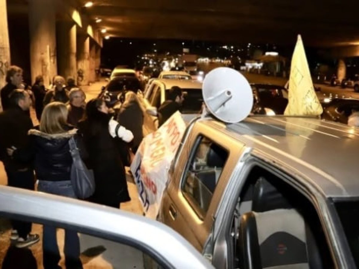 Κρήτη: Στους δρόμους οι αγρότες του Ηρακλείου – «Αν δεν δώσουν λύσεις δεν γυρίζουμε σπίτια μας»