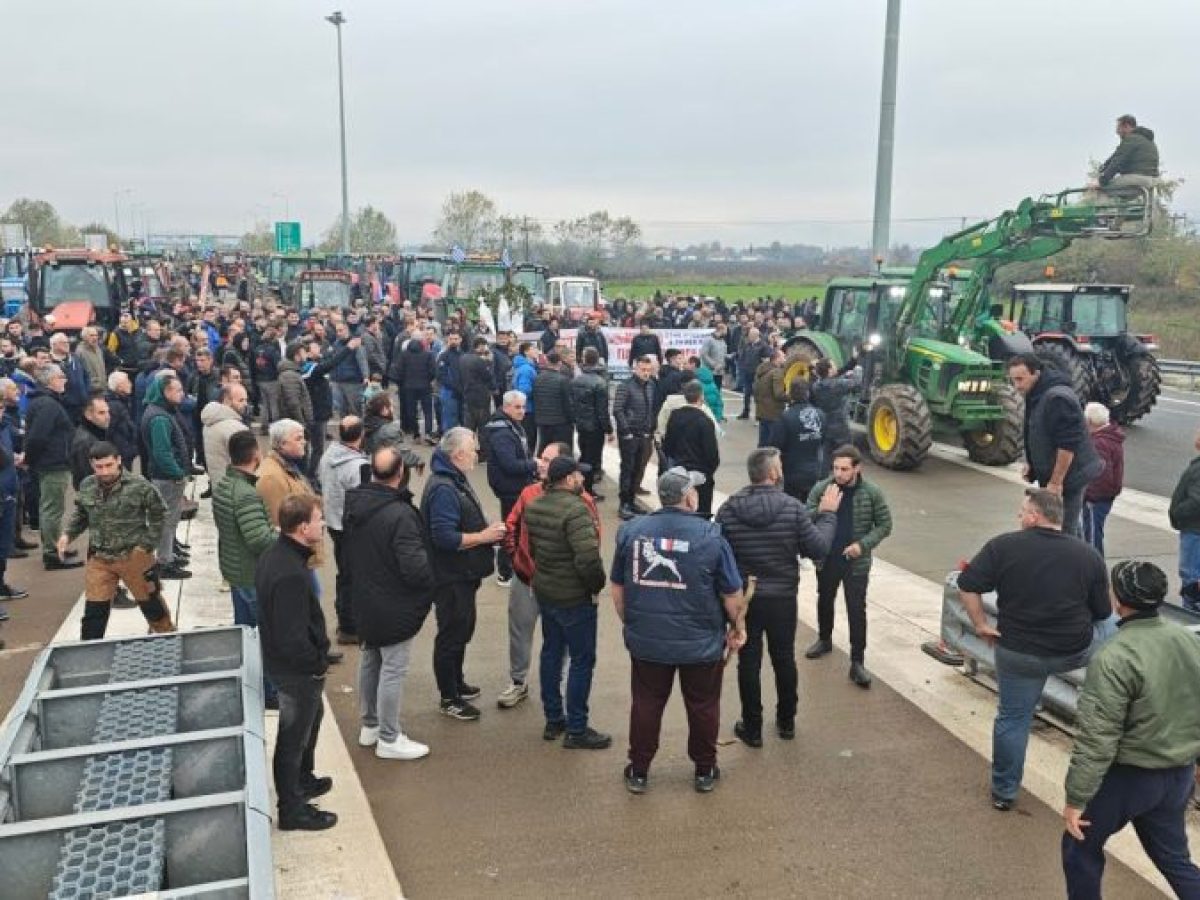 Με τρακτέρ στην καρδιά των Τρικάλων οι αγρότες του μπλόκου Ε65 Λόγγου