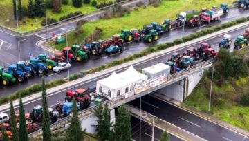 Μέσω αερογέφυρας η κίνηση προς Θεσσαλονίκη στο μπλόκο Νίκαιας