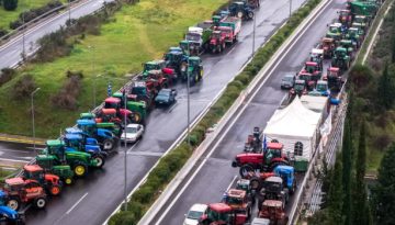 Νέα Αριστερά: Ο Μητσοτάκης απειλεί τους αγρότες κρατώντας ομήρους τους εκδρομείς