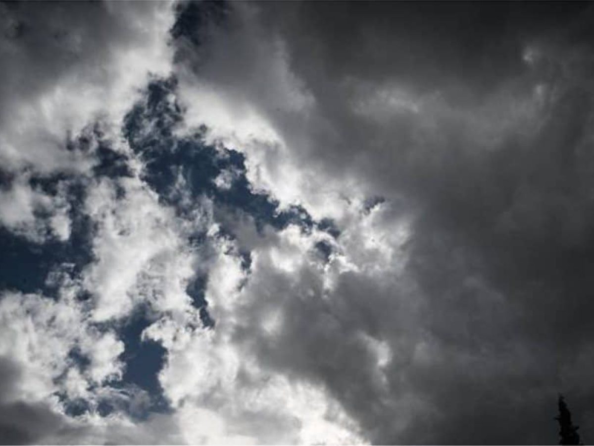 Νεφώσεις, σποραδικές βροχές και μικρή πτώση της θερμοκρασίας