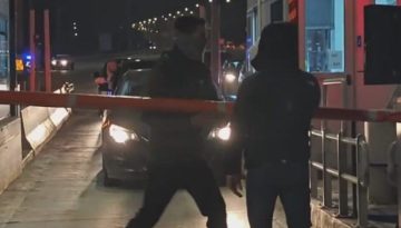 Στα διόδια Αφιδνών οι αγρότες: Η στιγμή που ανοίγουν τις μπάρες