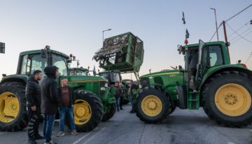 Αγρότες: Λάδι στη φωτιά από την κυβέρνηση – Αντί να δώσει λύσεις στρώνει το… χαλί για πρόστιμα στα μπλόκα