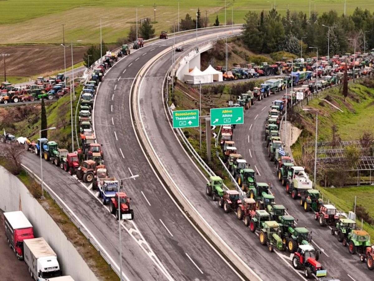 Αγρότες: Παραμένουν τα τρακτέρ στον δρόμο – Κλιμακώνεται η πίεση