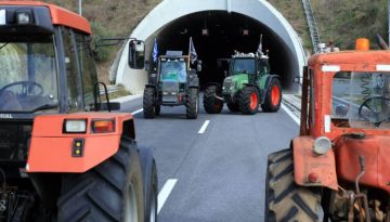 Αγρότες: Απέκλεισαν τις σήραγγες στα Τέμπη
