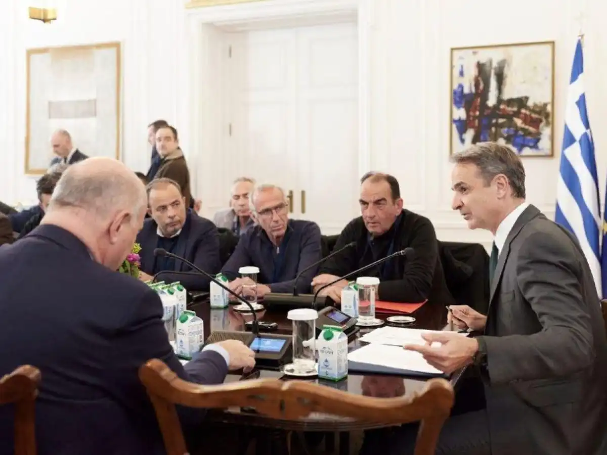 &Alpha;&gamma;&rho;ό&tau;&epsilon;&sigmaf;: &Mu;&epsilon; &laquo;&tau;&epsilon;&chi;&nu;&iota;&kappa;έ&sigmaf; &delta;&iota;&omicron;&rho;&theta;ώ&sigma;&epsilon;&iota;&sigmaf;&raquo; έ&phi;&upsilon;&gamma;&alpha;&nu; &alpha;&pi;ό &tau;&omicron;&upsilon; &Mu;&alpha;&xi;ί&mu;&omicron;&upsilon; &ndash; &Omicron;&iota; &alpha;&pi;&omicron;&phi;ά&sigma;&epsilon;&iota;&sigmaf; &sigma;&tau;&alpha; &mu;&pi;&lambda;ό&kappa;&alpha;