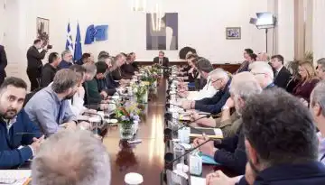 &Alpha;&gamma;&rho;ό&tau;&epsilon;&sigmaf;: &Omicron;&lambda;&omicron;&kappa;&lambda;&eta;&rho;ώ&theta;&eta;&kappa;&epsilon; &eta; &sigma;&upsilon;&nu;ά&nu;&tau;&eta;&sigma;&eta; &mu;&epsilon; &tau;&omicron;&nu; &Mu;&eta;&tau;&sigma;&omicron;&tau;ά&kappa;&eta; &ndash; &laquo;&Eta; &kappa;&upsilon;&beta;έ&rho;&nu;&eta;&sigma;&eta; &sigma;&upsilon;&zeta;&eta;&tau;ά&epsilon;&iota; &mu;ό&nu;&omicron; &tau;&epsilon;&chi;&nu;&iota;&kappa;ά &zeta;&eta;&tau;ή&mu;&alpha;&tau;&alpha;&raquo;
