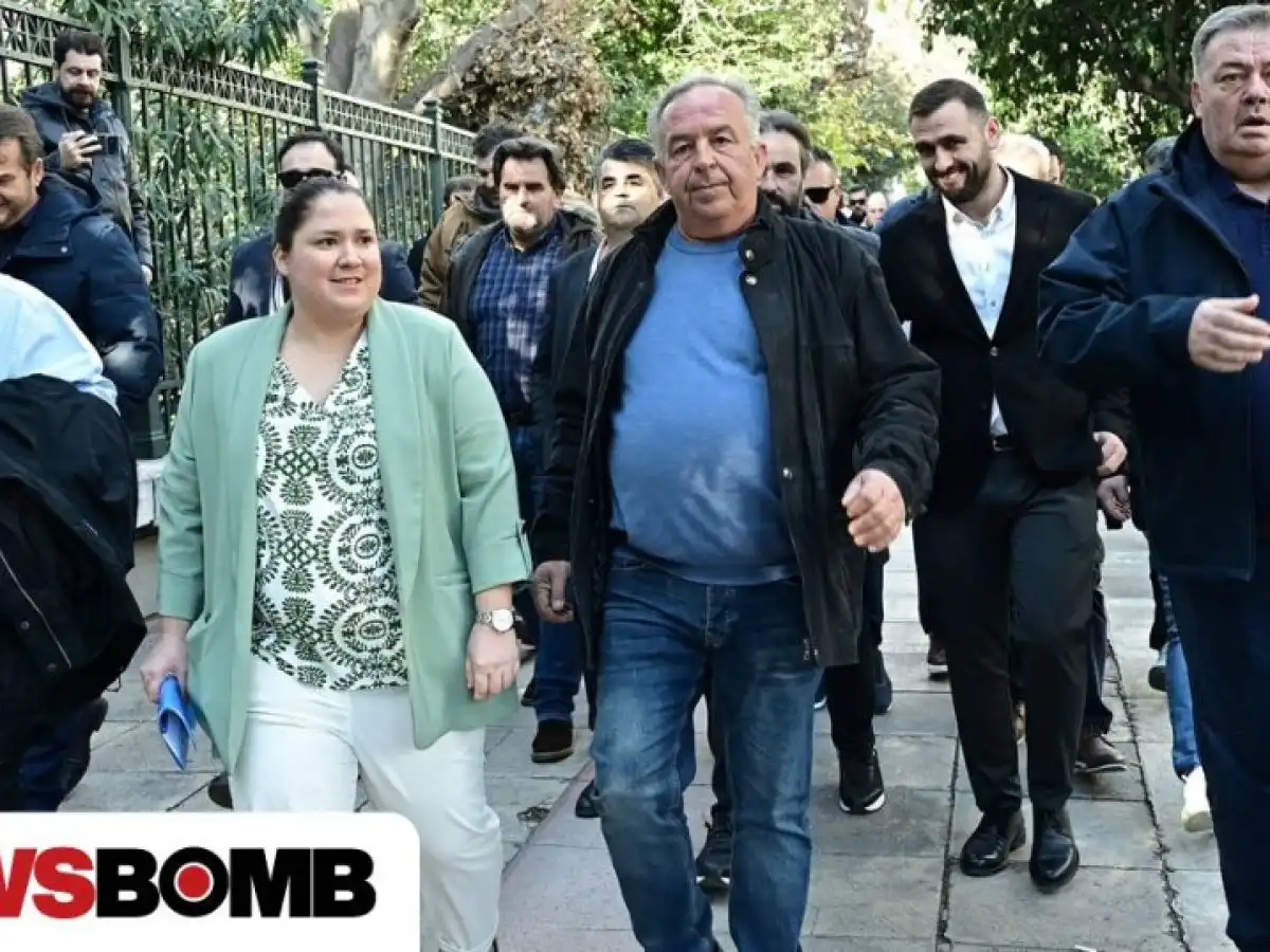 &Alpha;&nu;&alpha;&sigma;&tau;&alpha;&sigma;ί&alpha; &Pi;&alpha;&pi;&alpha;&theta;&alpha;&nu;&alpha;&sigma;ί&omicron;&upsilon;: &laquo;&Nu;έ&omicron;&sigmaf; &alpha;&gamma;&rho;ό&tau;&eta;&sigmaf;; &Mu;&epsilon; &tau;ί&pi;&omicron;&tau;&alpha;, &nu;&alpha; &mu;&eta;&nu; &sigma;&pi;&alpha;&tau;&alpha;&lambda;ή&sigma;&omicron;&upsilon;&nu; &omicron;ύ&tau;&epsilon; &epsilon;&upsilon;&rho;ώ&raquo;