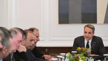 A&gamma;&rho;ό&tau;&epsilon;&sigmaf;: &Sigma;&tau;&omicron; &Mu;&alpha;&xi;ί&mu;&omicron;&upsilon; &gamma;&iota;&alpha; &tau;&omicron; &rho;&alpha;&nu;&tau;&epsilon;&beta;&omicron;ύ &mu;&epsilon; &tau;&omicron;&nu; &Mu;&eta;&tau;&sigma;&omicron;&tau;ά&kappa;&eta;&nbsp;(&beta;ί&nu;&tau;&epsilon;&omicron;)