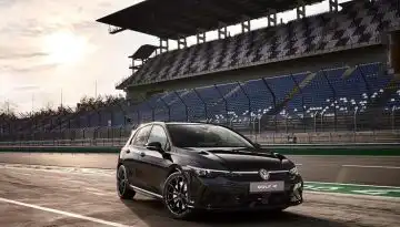 Volkswagen Golf R: &delta;&iota;&alpha;&chi;&rho;&omicron;&nu;&iota;&kappa;ή &alpha;&pi;ό&delta;&omicron;&sigma;&eta;, &sigma;ύ&gamma;&chi;&rho;&omicron;&nu;&omicron;&sigmaf; &delta;&upsilon;&nu;&alpha;&mu;&iota;&sigma;&mu;ό&sigmaf; &ndash; &mu;&epsilon; &tau;&eta; &nu;έ&alpha; Black Edition