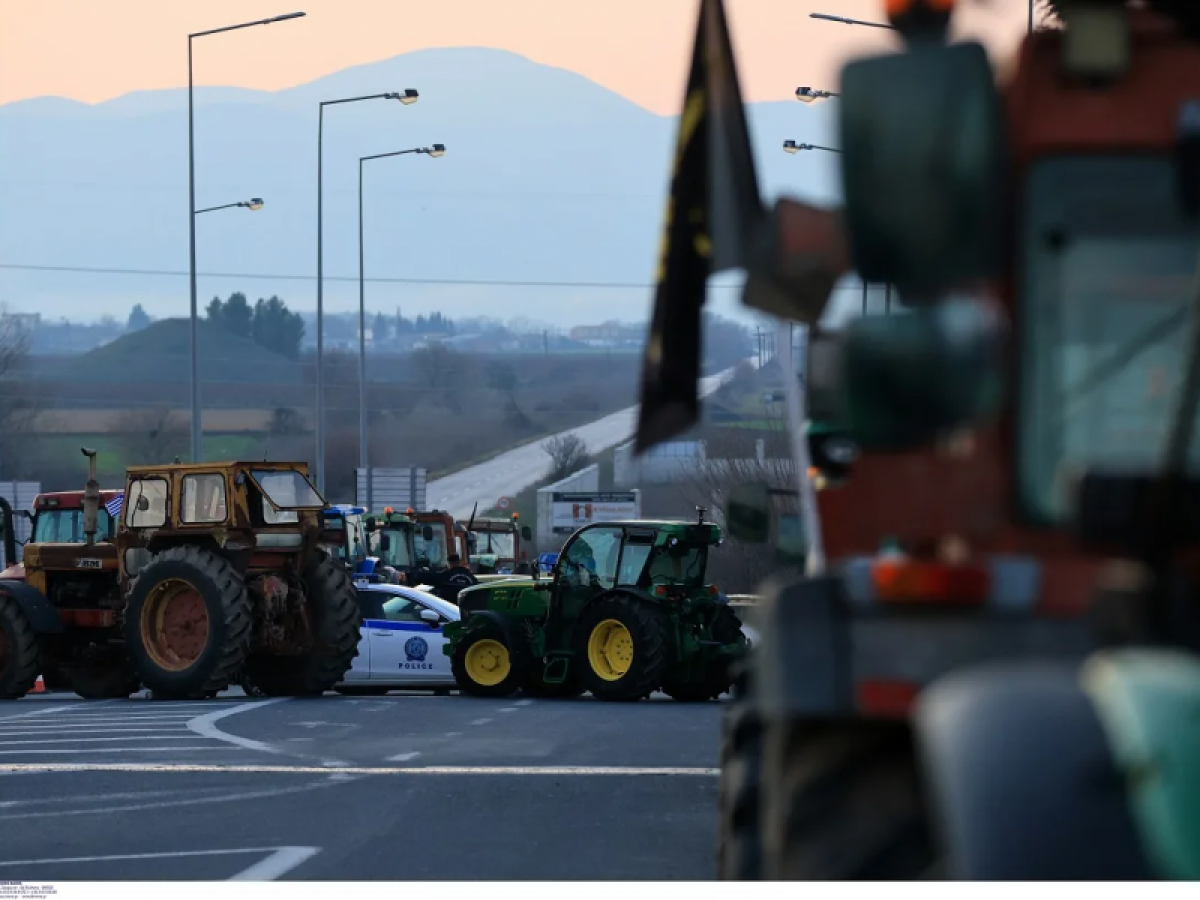 Αυτά που όφειλε να κάνει από μόνο του το κράτος έγιναν με σκληρά μπλόκα