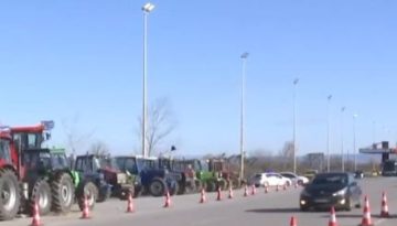 Μπλόκα αγροτών: Παραμένουν παραταγμένα τα τρακτέρ – Χωρίς προβλήματα διεξάγεται η κυκλοφορία των οχημάτων σε μία ή δύο λω