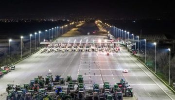 Μπλόκα αγροτών: Σφίγγει ο κλοιός των τρακτέρ με περισσότερους αποκλεισμούς εθνικών οδών και παρακαμπτηρίων – «Με κλειστού