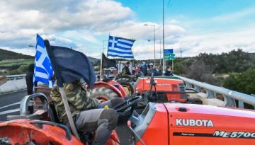 Μπλόκα: Με «το όπλο παρά πόδα» οι αγρότες – Στην κυβέρνηση η «καυτή πατάτα»