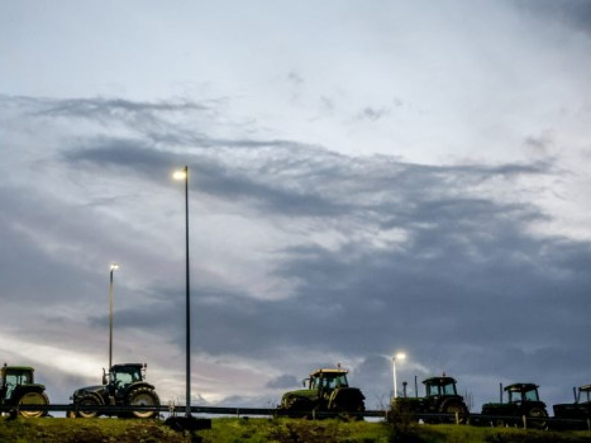 Μπλόκα: Το «κουμπί» της σύγκρουσης πατάει το Μαξίμου – Σηκώνει το γάντι ο αγροκτηνοτροφικός κόσμος και κλιμακώνει