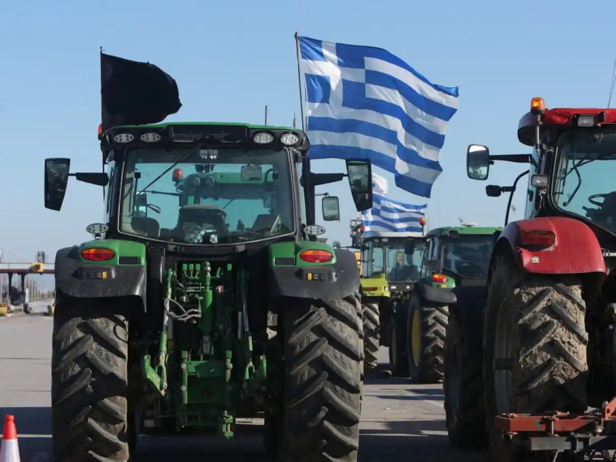 &laquo;&Delta;&epsilon;&nu; &phi;&epsilon;ύ&gamma;&omicron;&upsilon;&mu;&epsilon; &mu;&epsilon; &sigma;&kappa;&upsilon;&mu;&mu;έ&nu;&omicron; &kappa;&epsilon;&phi;ά&lambda;&iota;&raquo;: &Alpha;&pi;&omicron;&chi;&omega;&rho;&omicron;ύ&nu; &omicron;&iota; &alpha;&gamma;&rho;ό&tau;&epsilon;&sigmaf; &alpha;&pi;ό &tau;&alpha; &mu;&pi;&lambda;ό&kappa;&alpha;