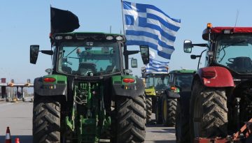 «Δεν φεύγουμε με σκυμμένο κεφάλι»: Αποχωρούν οι αγρότες από τα μπλόκα