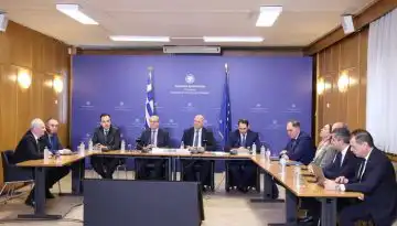 &Delta;έ&sigma;&mu;&eta; έ&xi;&iota; &mu;έ&tau;&rho;&omega;&nu; &gamma;&iota;&alpha; &tau;&eta; &sigma;&tau;ή&rho;&iota;&xi;&eta; &tau;&omega;&nu; &alpha;&gamma;&rho;&omicron;&tau;ώ&nu;: &Psi;&eta;&phi;&iota;&alpha;&kappa;ό &laquo;&mu;&pi;&lambda;ό&kappa;&omicron;&raquo; &sigma;&tau;&iota;&sigmaf; &epsilon;&lambda;&lambda;&eta;&nu;&omicron;&pi;&omicron;&iota;ή&sigma;&epsilon;&iota;&sigmaf; &kappa;&alpha;&iota; &pi;&epsilon;&tau;&rho;έ&lambda;&alpha;&iota;&omicron; &sigma;&tau;&eta;&nu; &alpha;&nu;&tau;&lambda;ί&alpha;