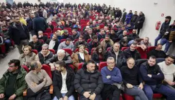&Delta;&iota;ά&lambda;&omicron;&gamma;&omicron; &mu;&epsilon; &tau;&alpha; &tau;&rho;&alpha;&kappa;&tau;έ&rho; &sigma;&tau;&alpha; &Mu;&pi;&lambda;ό&kappa;&alpha; &alpha;&pi;&omicron;&phi;ά&sigma;&iota;&sigma;&alpha;&nu; &omicron;&iota; &alpha;&gamma;&rho;ό&tau;&epsilon;&sigmaf; &ndash; &Tau;&iota; &delta;&eta;&lambda;ώ&nu;&omicron;&upsilon;&nu; &sigma;&tau;&omicron; in