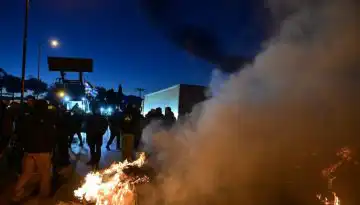 Έ&nu;&tau;&alpha;&sigma;&eta; &sigma;&tau;&omicron; &mu;&pi;&lambda;ό&kappa;&omicron; &tau;&omega;&nu; &alpha;&gamma;&rho;&omicron;&tau;ώ&nu; &sigma;&tau;&eta; &Theta;ή&beta;&alpha; &ndash; Έ&chi;&omicron;&upsilon;&nu; &beta;ά&lambda;&epsilon;&iota; &phi;&omega;&tau;&iota;ά &sigma;&epsilon; &delta;έ&mu;&alpha;&tau;&alpha; &alpha;&pi;ό ά&chi;&upsilon;&rho;&omicron;