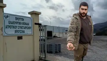 &Epsilon;&pi;έ&nu;&delta;&upsilon;&sigma;&eta; &sigma;&tau;&eta;&nu; &kappa;&alpha;&iota;&nu;&omicron;&tau;&omicron;&mu;ί&alpha; -100 &chi;&rho;ό&nu;&iota;&alpha; &omicron; &sigma;&upsilon;&nu;&epsilon;&tau;&alpha;&iota;&rho;&iota;&sigma;&mu;ό&sigmaf; &tau;&omicron;&upsilon; &Kappa;&rho;&omicron;&upsilon;&sigma;ώ&nu;&alpha;