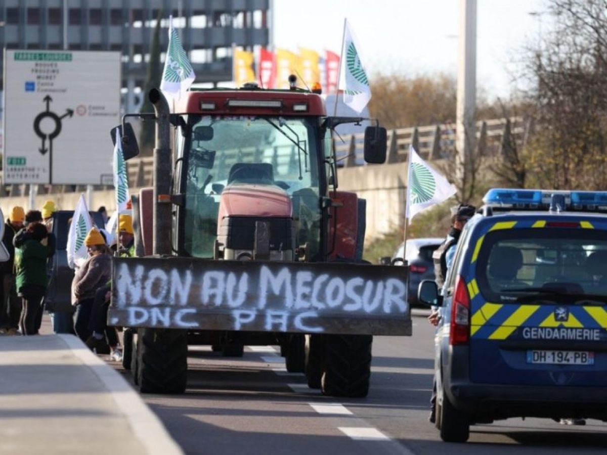 «Γέφυρες» φον ντερ Λάιεν προς αγρότες: Προτείνει αποδέσμευση 45 δισ. για να «περάσει» η Mercosur
