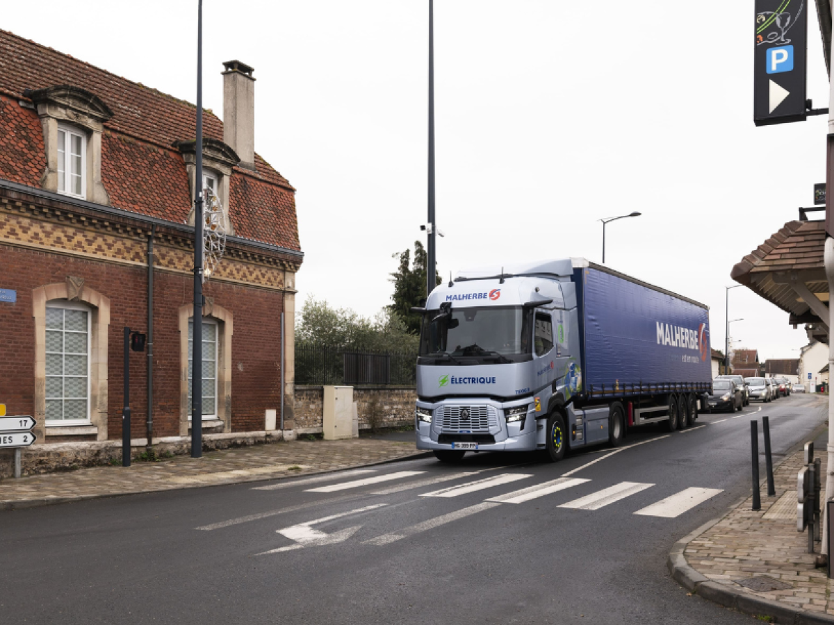 Η Renault Trucks υλοποιεί την ηλεκτροκίνηση του εφοδιαστικού διαδρόμου Blainville, Bourg-en-Bresse, Lyon