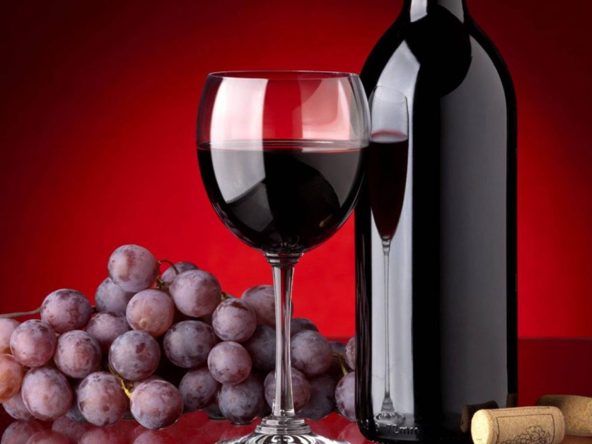 Η Περιφέρεια Θεσσαλίας παρουσιάζει τα αποστάγματά της στο Μετρό του Συντάγματος