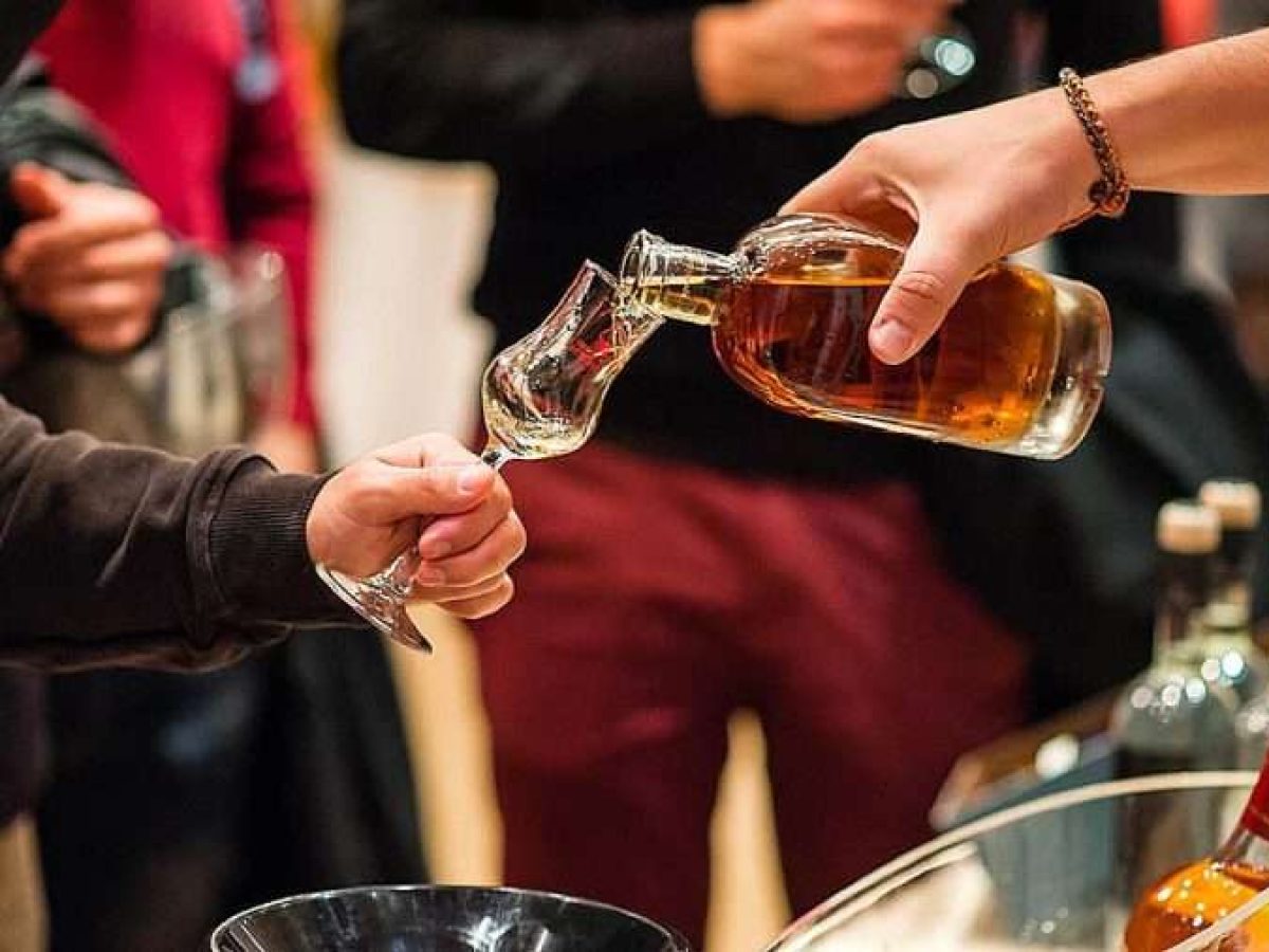 Η Περιφέρεια Θεσσαλίας παρουσιάζει τα αποστάγματά της