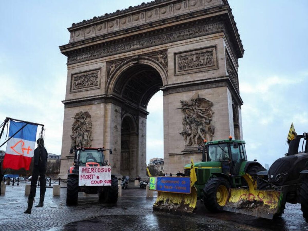 Υπό την βοή των τρακτέρ στο Παρίσι, το «όχι» Μακρόν στη συμφωνία ΕΕ-Μercosur